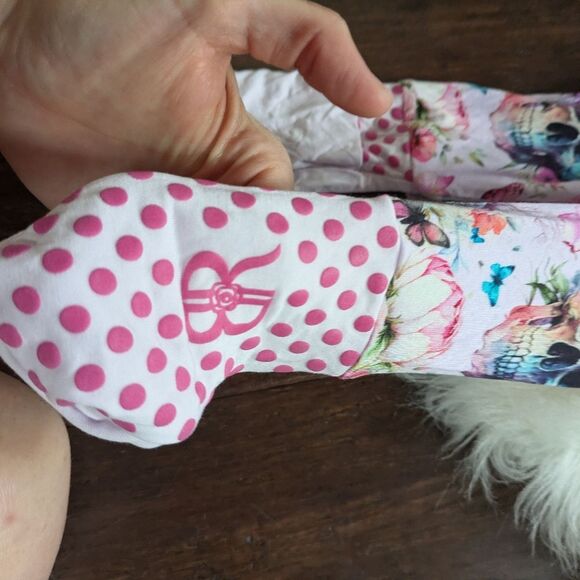 Bums & Roses Killer Queen Ruffle Romper 18-24 Months Pink Floral Skulls Sleeper - Picture 10 of 11